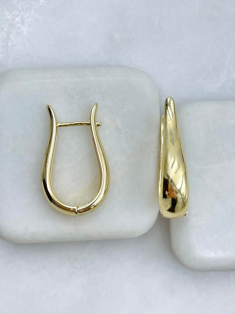 Altın Kaplama Desenli U Küpe Gold