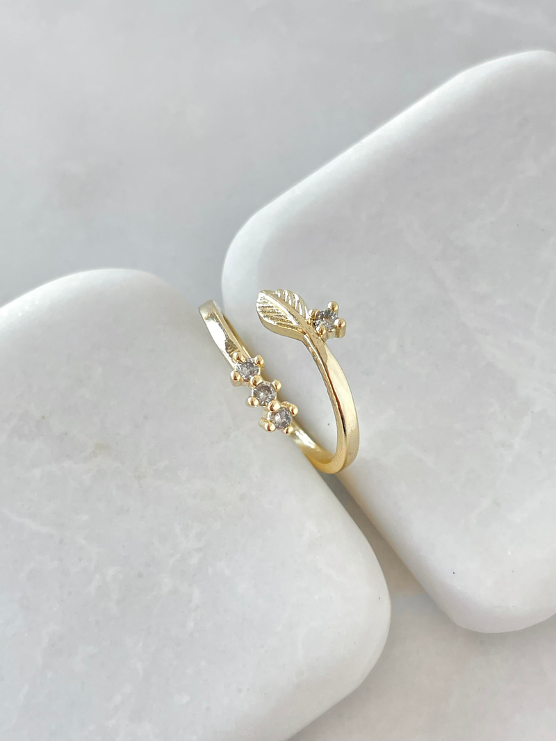 Kristal Taşlı Yaprak Birleşim Yüzük Gold