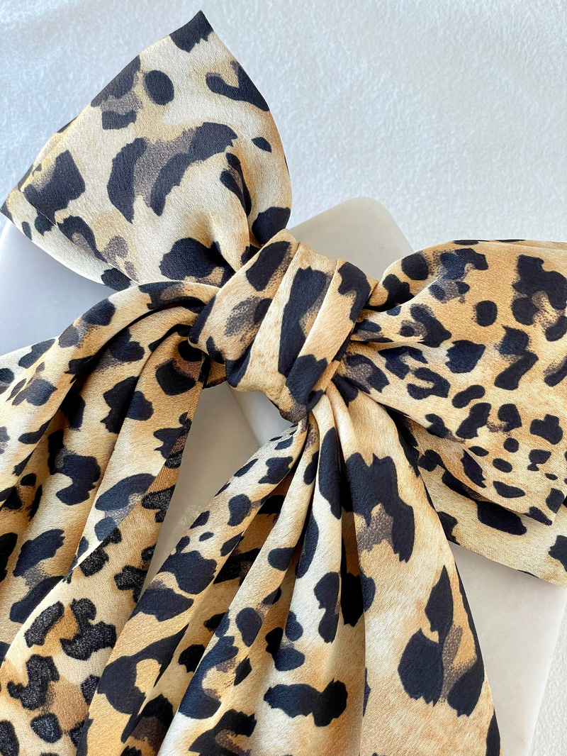 Leopar Desenli Fiyonk Otomatik Toka