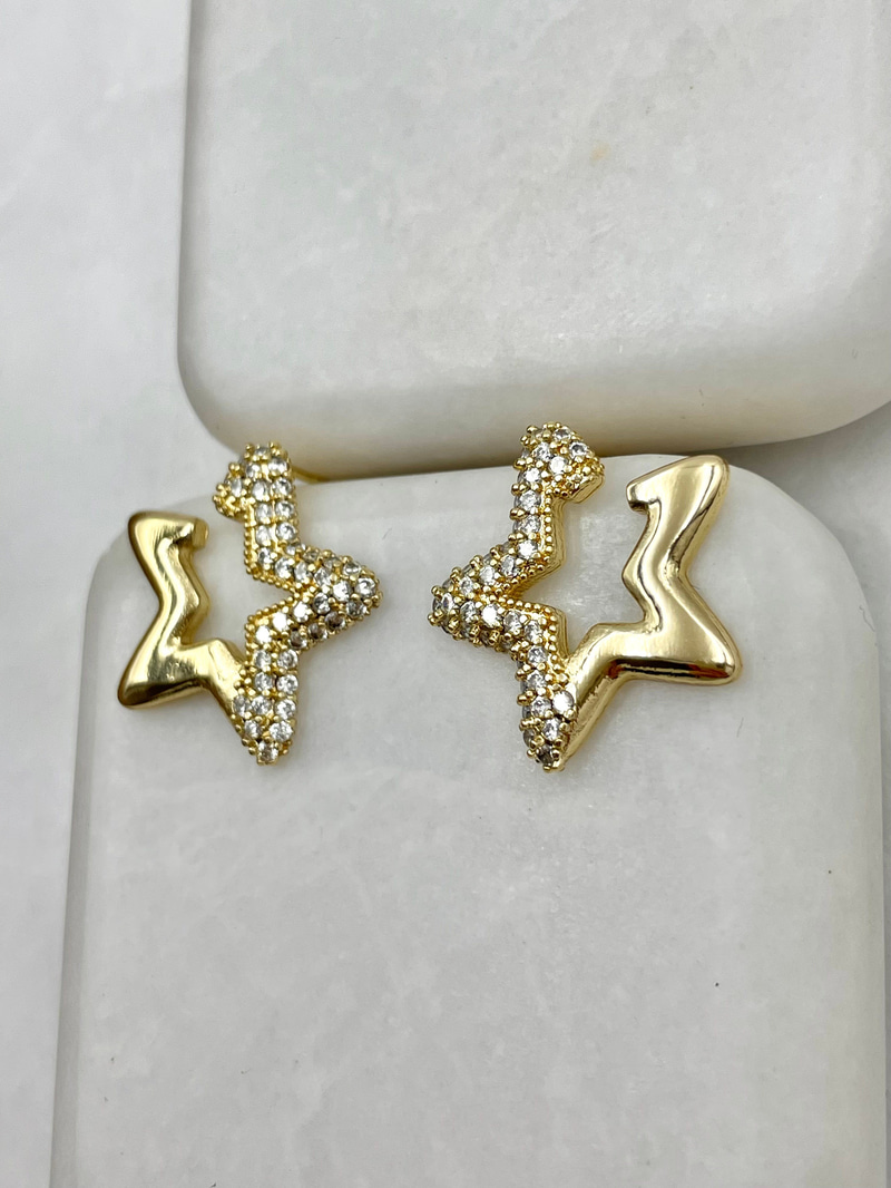Özel Seri Gömme Taşlı Yıldız Küpe Gold