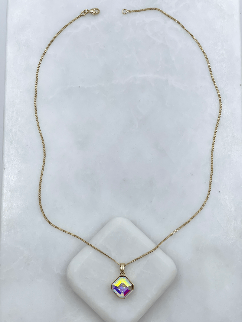 Özel Seri Swarovski Taşlı Kare Model Kolye Gold