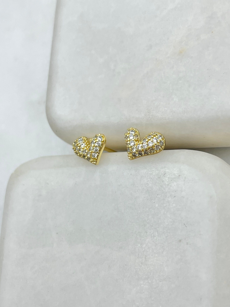 Özel Seri Minimal Gömme Taşlı Kalp Küpe Gold