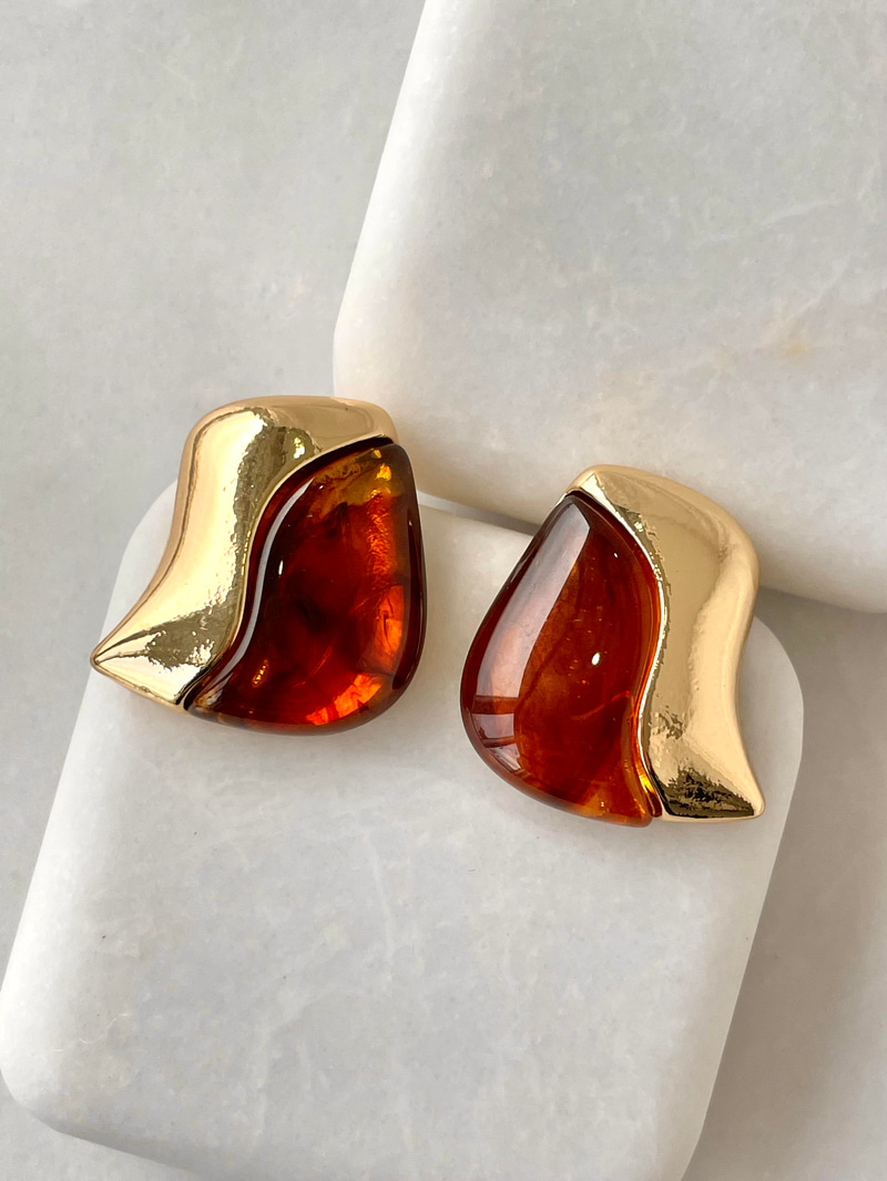 Asimetrik Gold Detaylı Kehribar Küpe