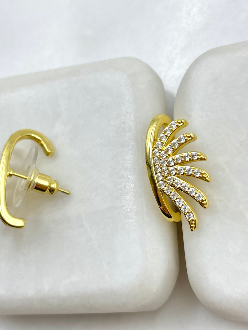 Kanat Model Gömme Taşlı Küpe Gold
