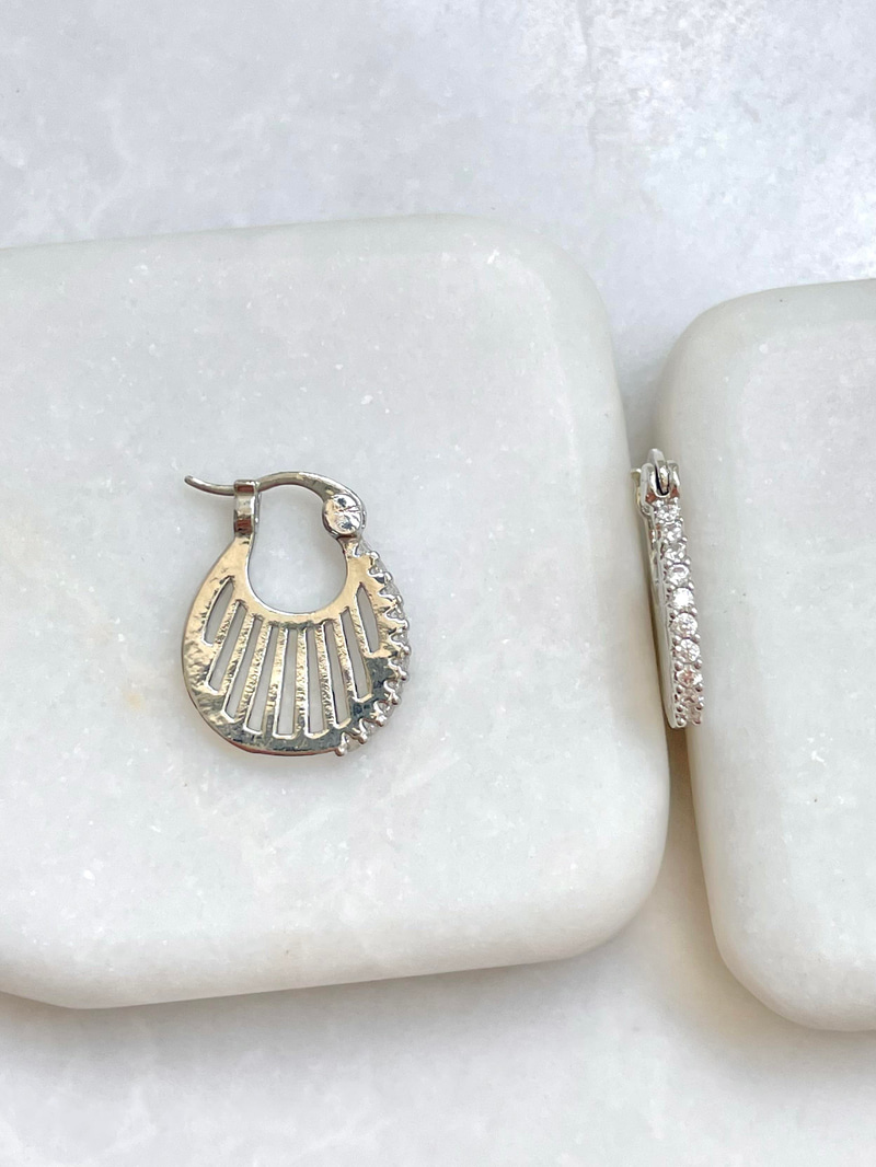Altın Kaplama Gömme Taşlı Minik Oval Model Tasarım Küpe Gümüş