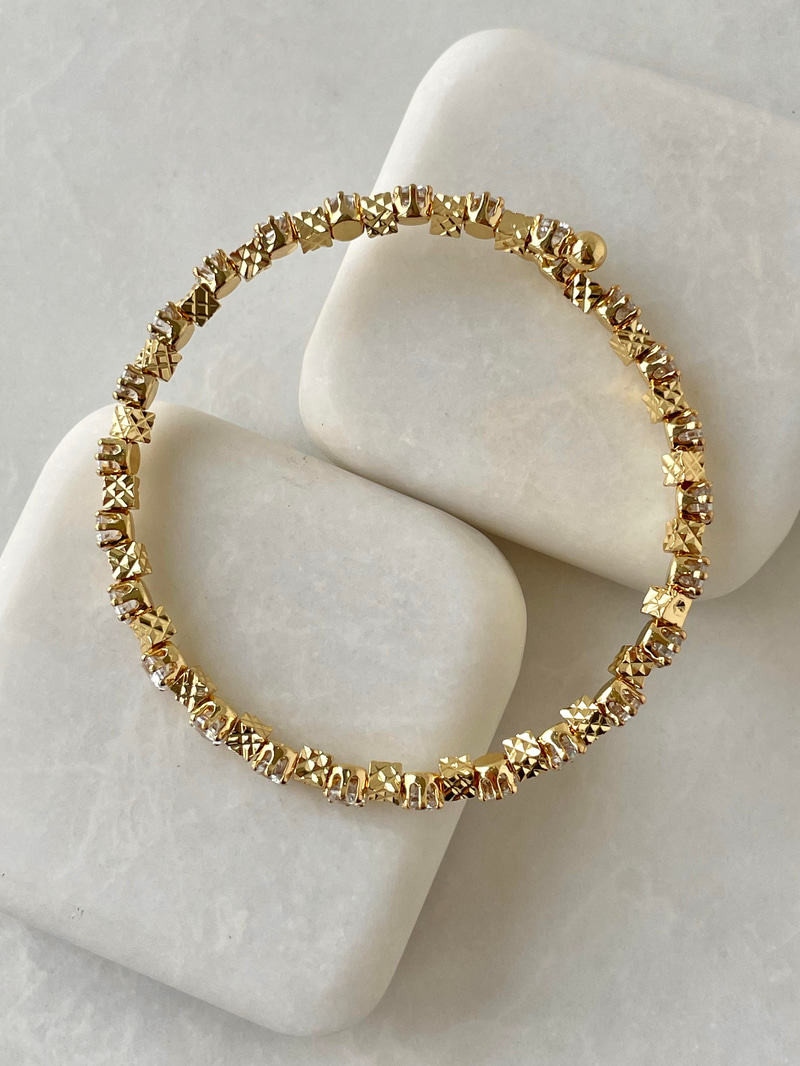 Altın Kaplama Kristal Taşlı İşlemeli Yaylı Bileklik Gold
