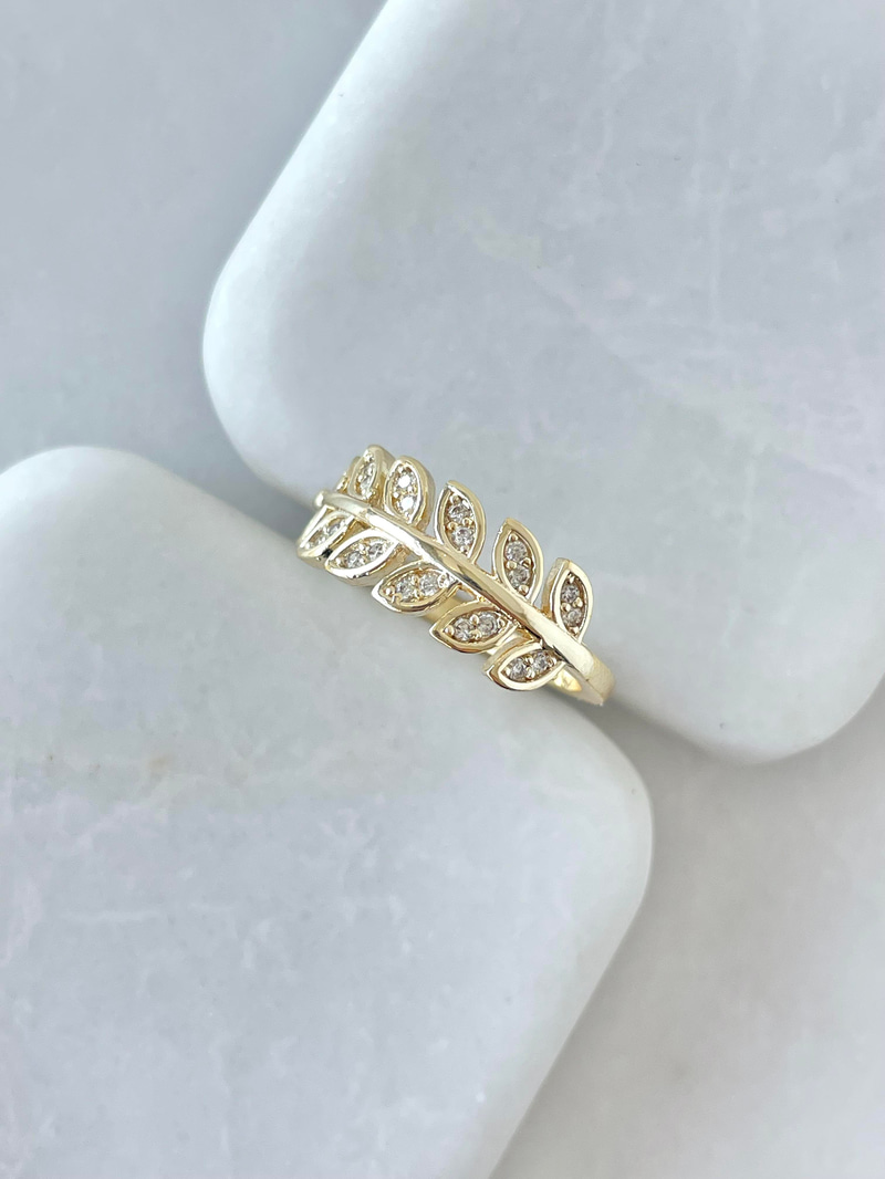 Gömme Taşlı Yaprak Model Yüzük Gold