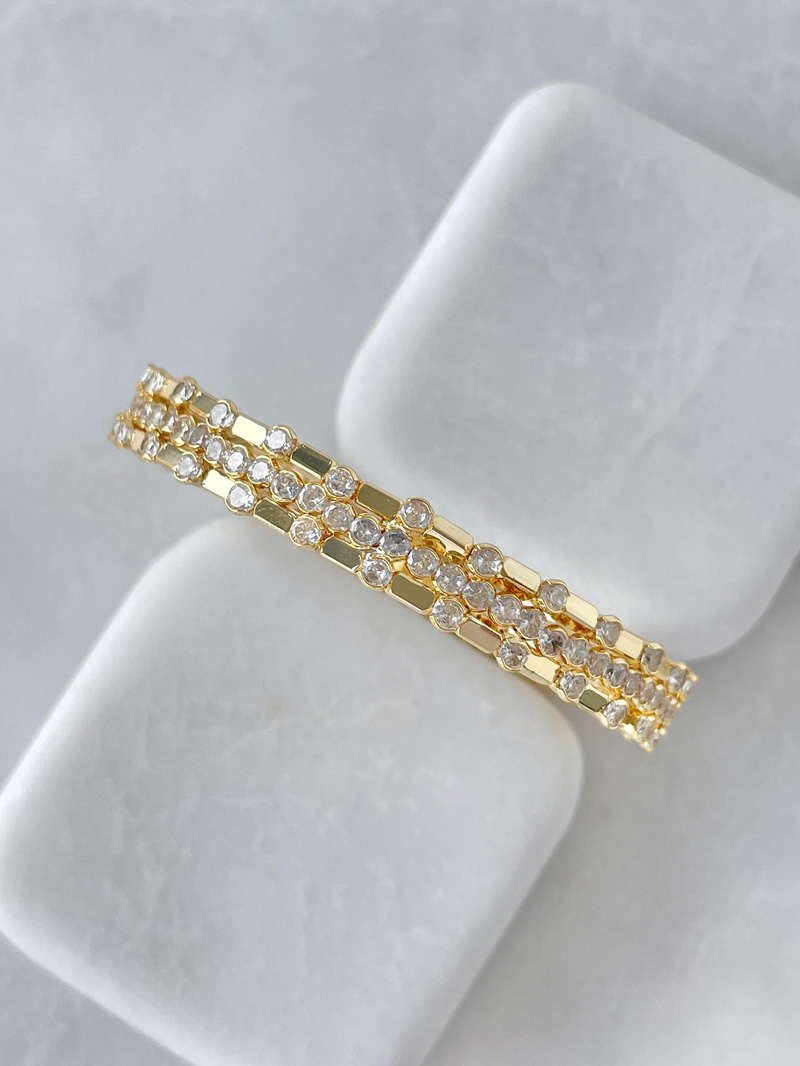 Altın Kaplama Plaka ve Kristal Taşlı Yaylı Kelepçe Gold