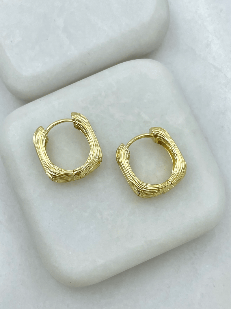 Altın Kaplama Çizgili Vintage Kare Küpe Gold