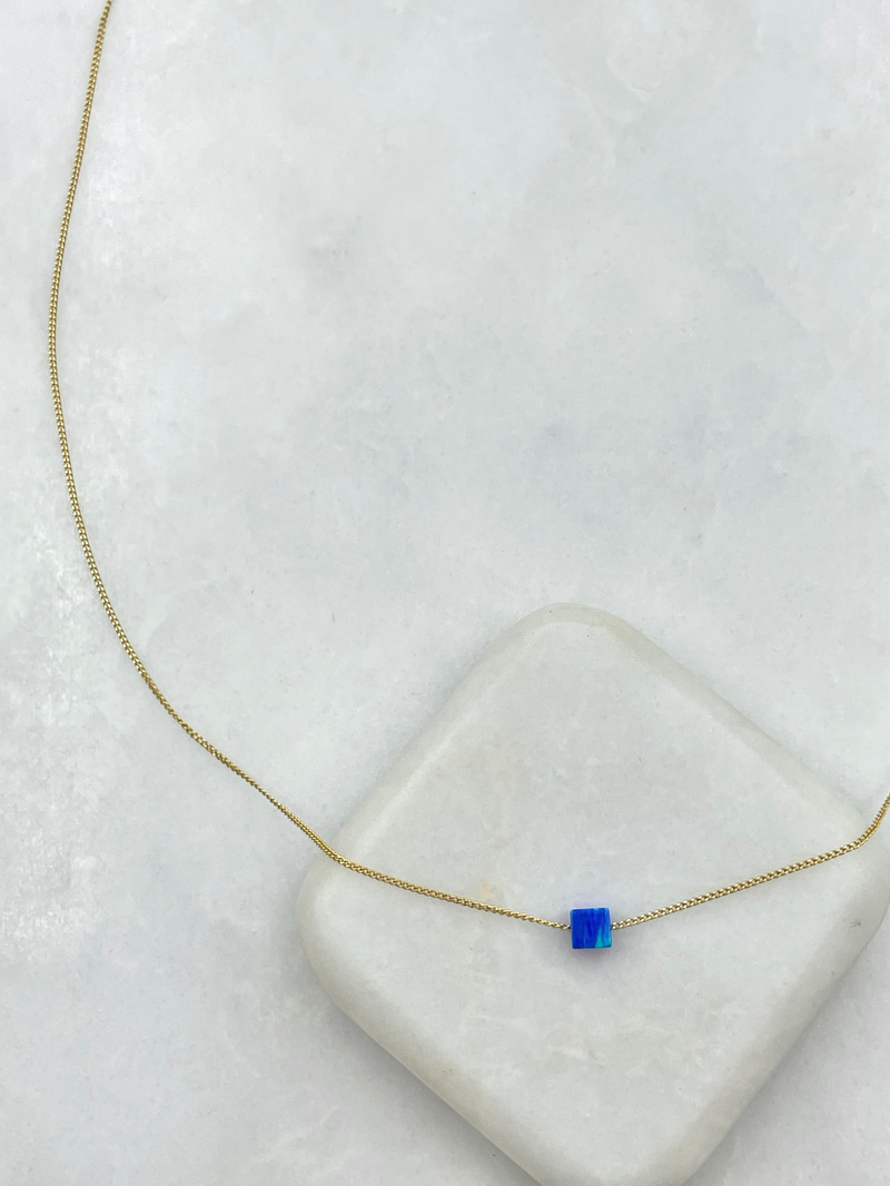 Özel Seri Opal Taşlı Minimal Küp Kolye Mavi Gold