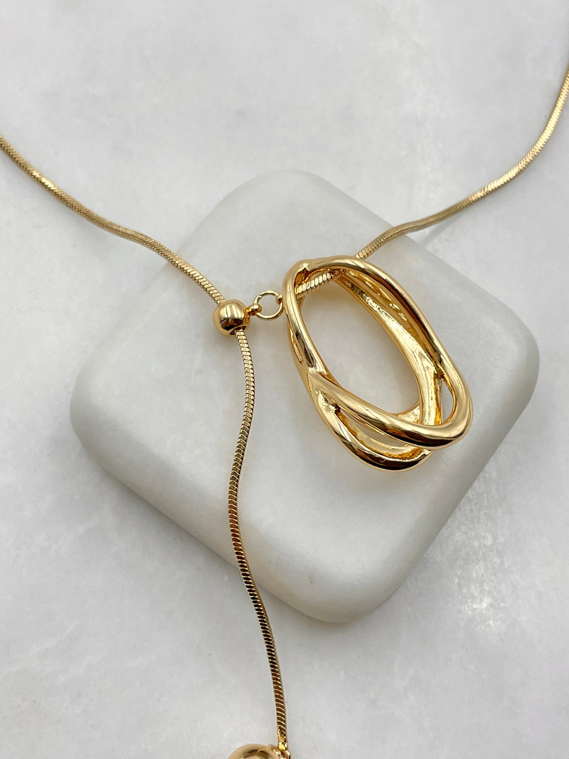 Çoklu Görünüm Oval Sallantılı Asansörlü Kolye Gold
