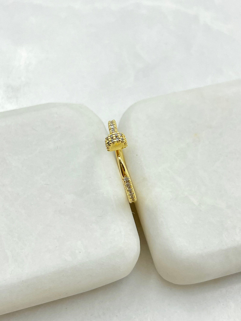 Minimal Taşlı Çivi Model Yüzük Gold