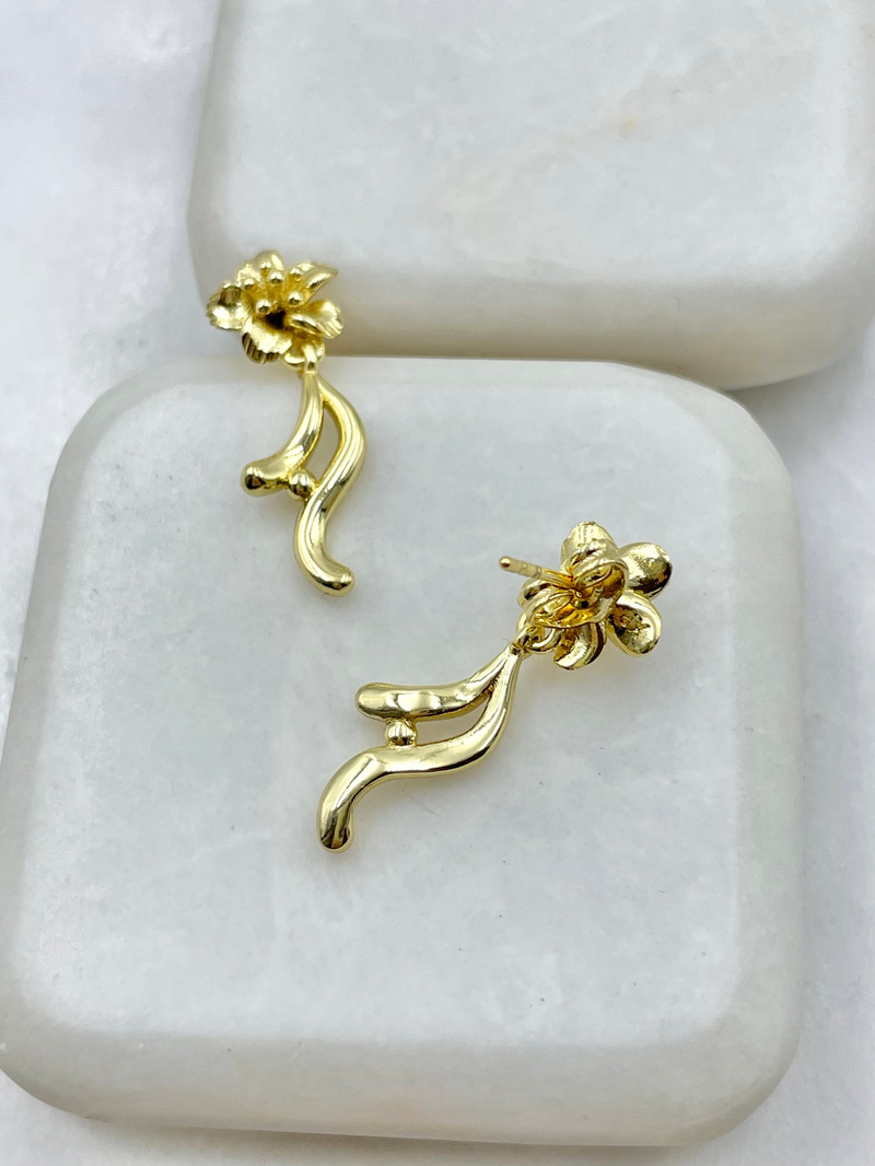 Özel Seri Sallantılı Çiçek Küpe Gold