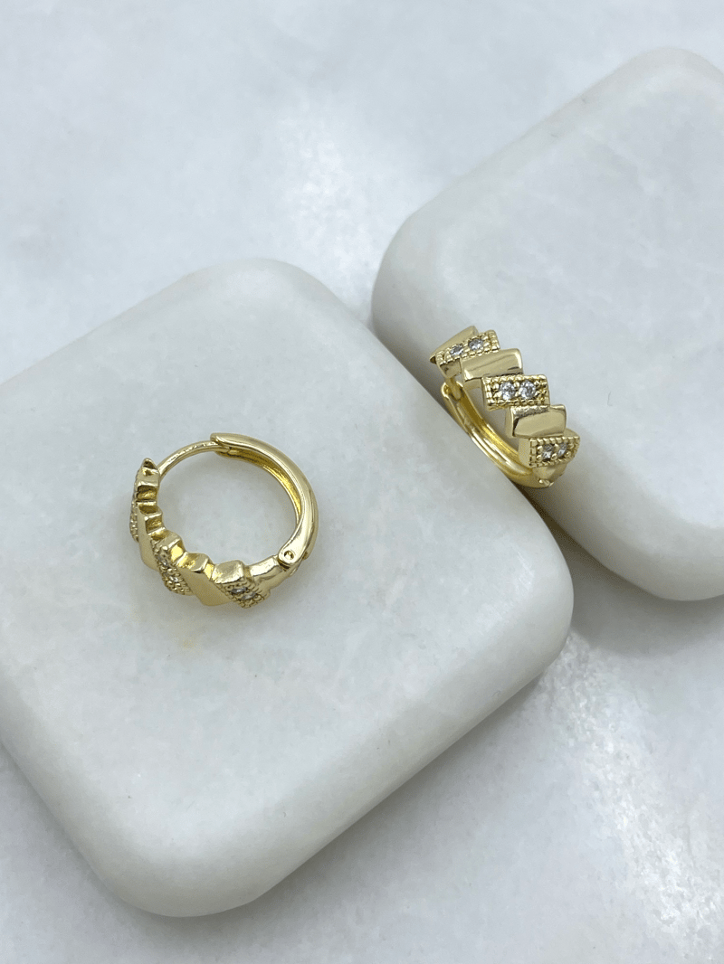 Özel Seri Gömme Taşlı Asimetrik Model Halka Küpe Gold