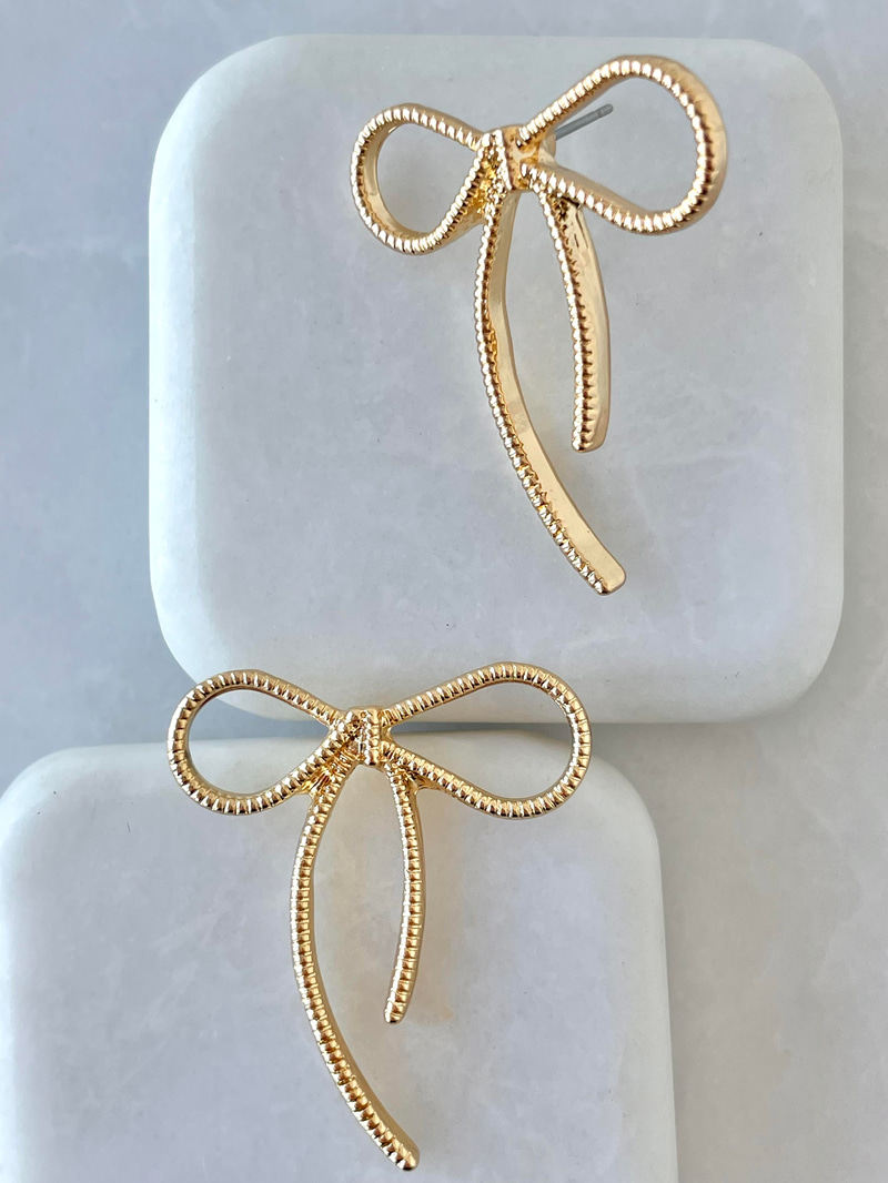 Altın Kaplama Tırtıklı Fiyonk Küpe Gold