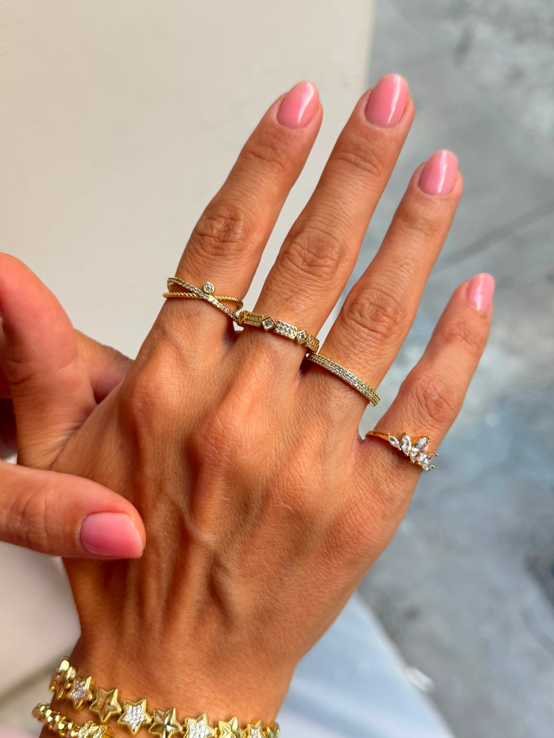 Kristal Taşlı Taç Model Yüzük Gold