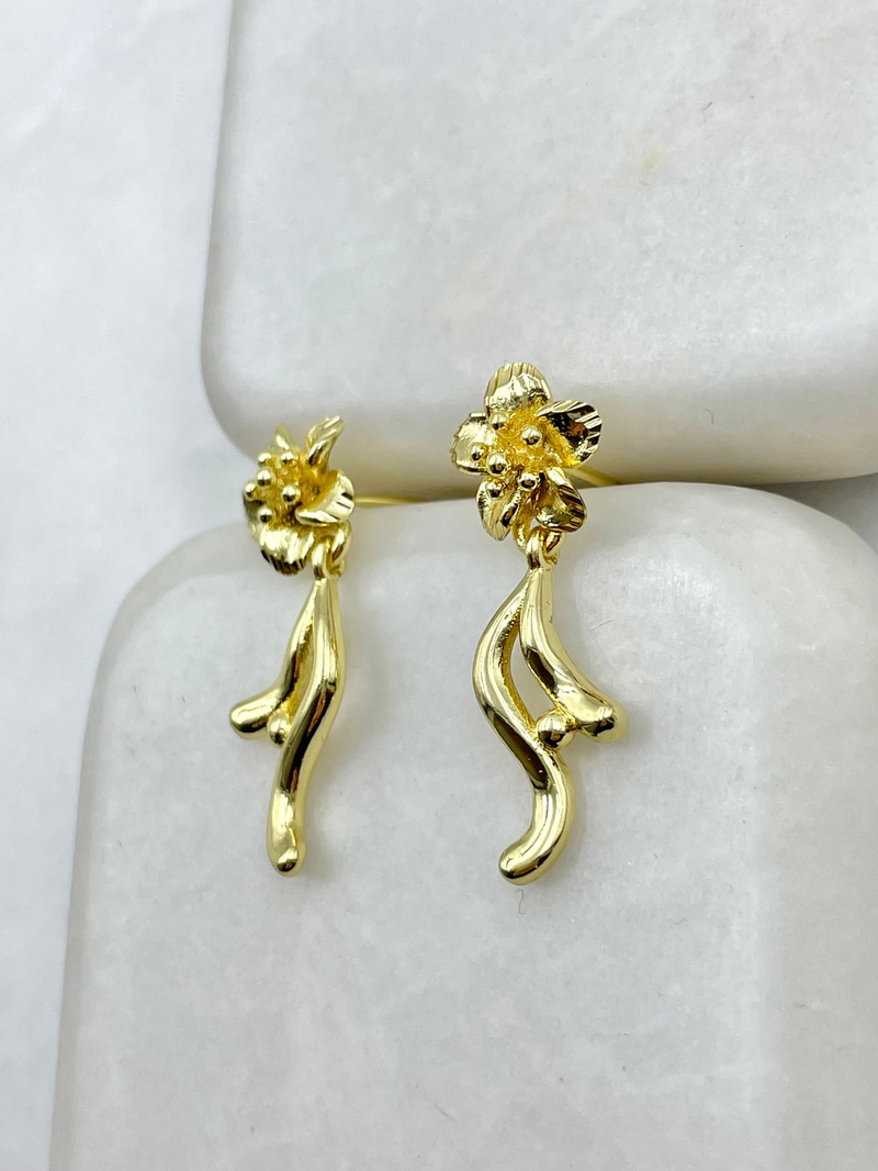 Özel Seri Sallantılı Çiçek Küpe Gold