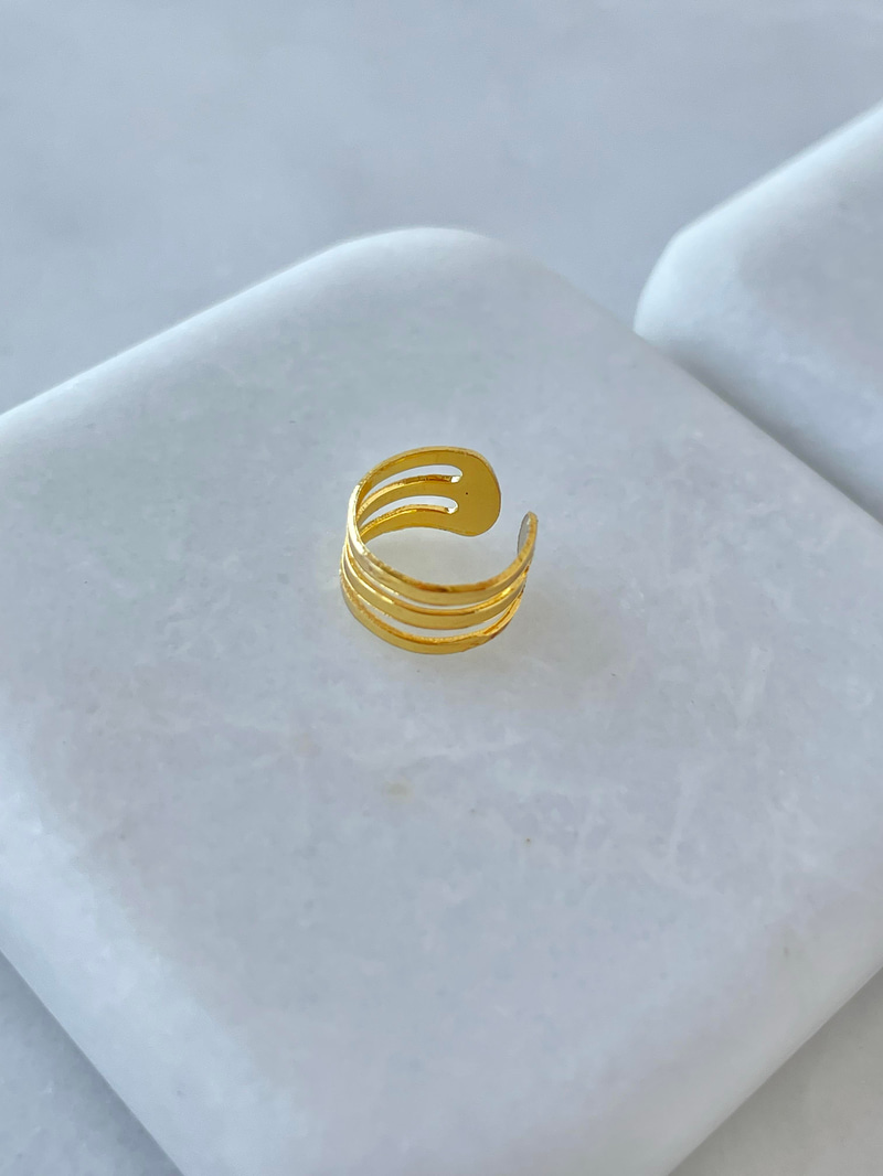 Çelik Üç Sıra Minimal Kıkırdak Küpe Gold
