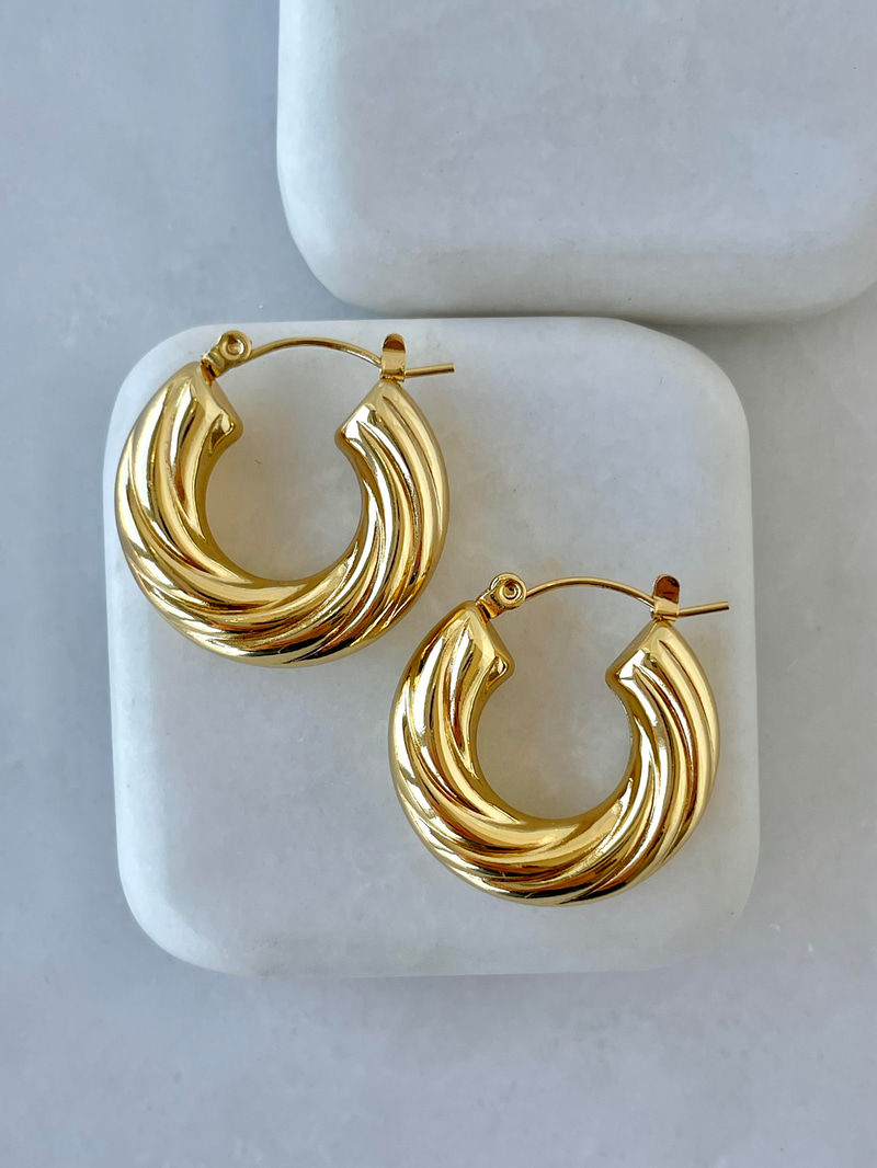 Çelik Kıvrımlı Halka Küpe