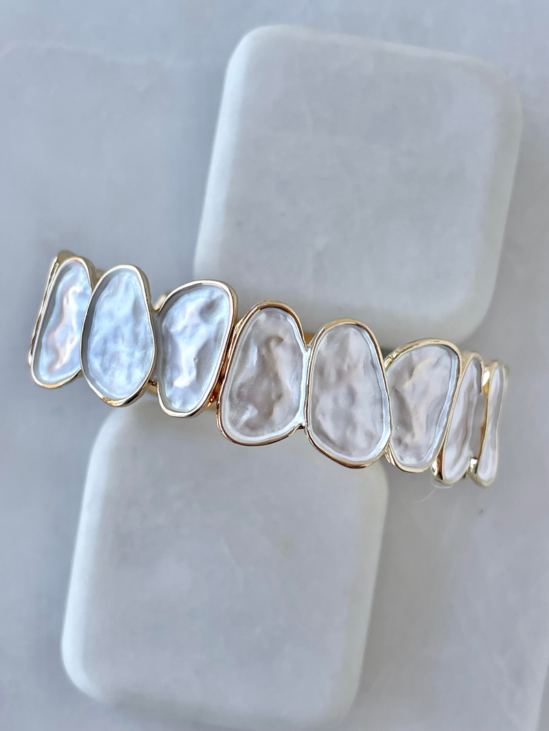 Altın Kaplama Asimetrik Oval Lastikli Bileklik Kırık Beyaz