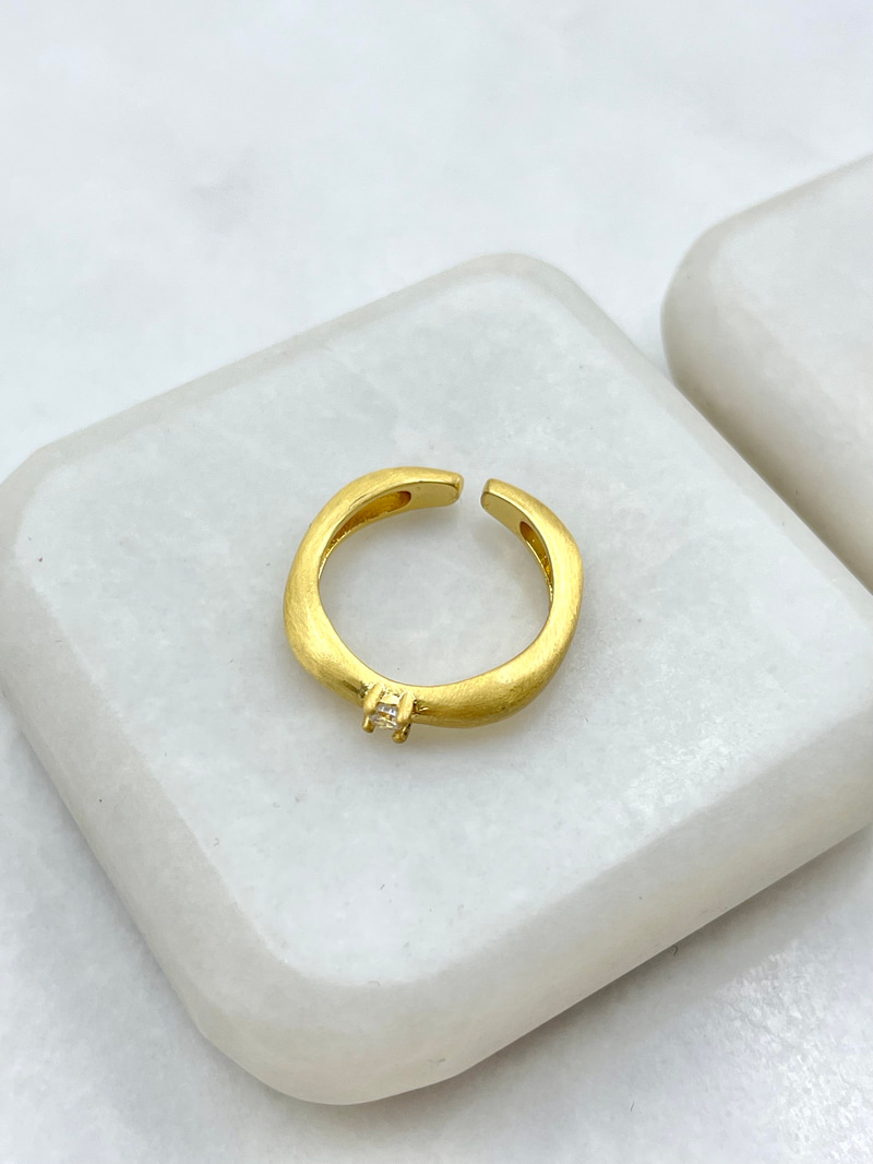 Minik Tektaş Mat Serçe Parmak Yüzüğü Gold