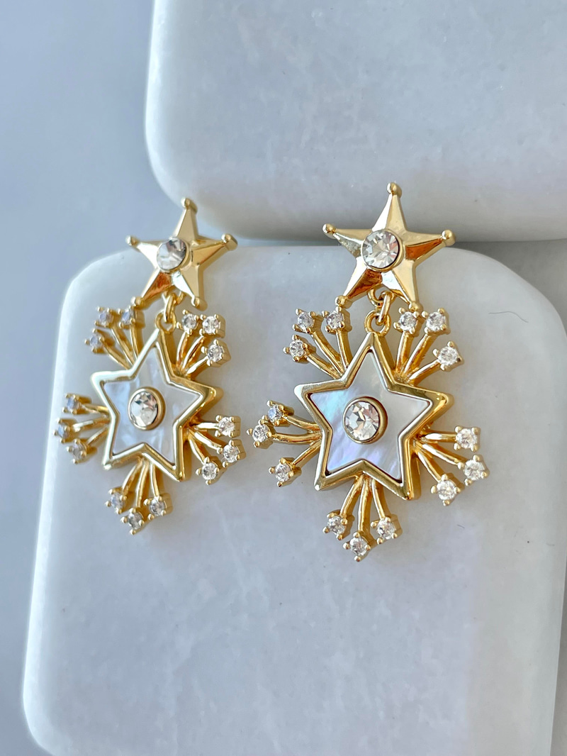 Özel Seri Sedefli Yıldız Sallantılı Küpe Gold