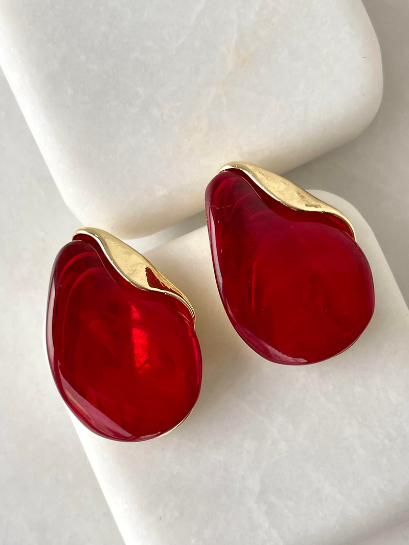 Gold Plaka Detaylı Küçük Bordo Küpe