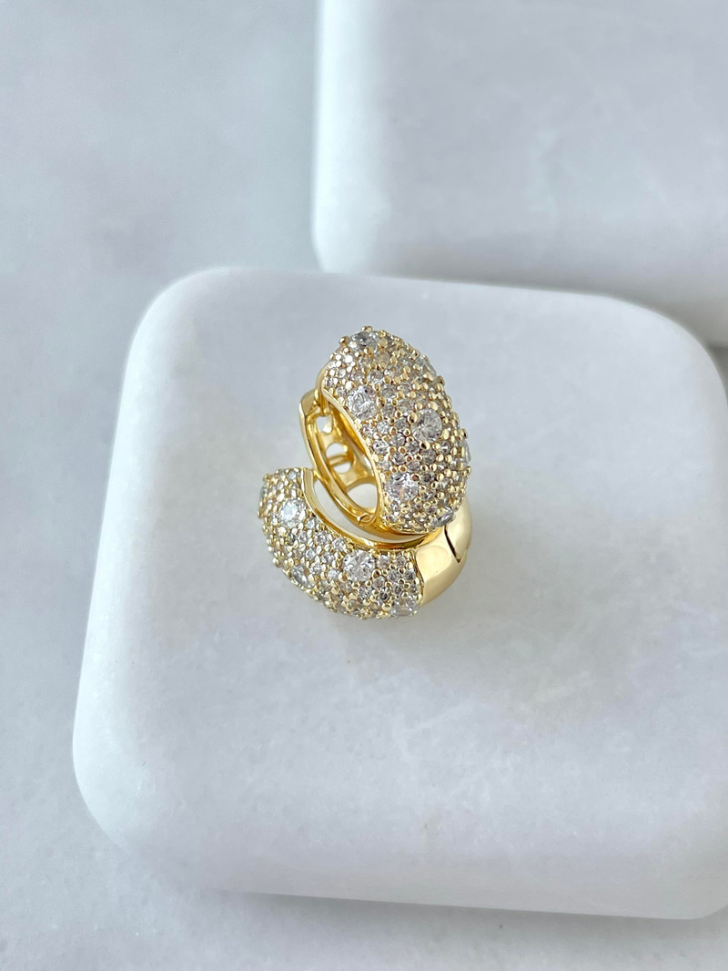 Özel Seri Gömme ve Kristal Taşlı Bombe Halka Küpe Gold