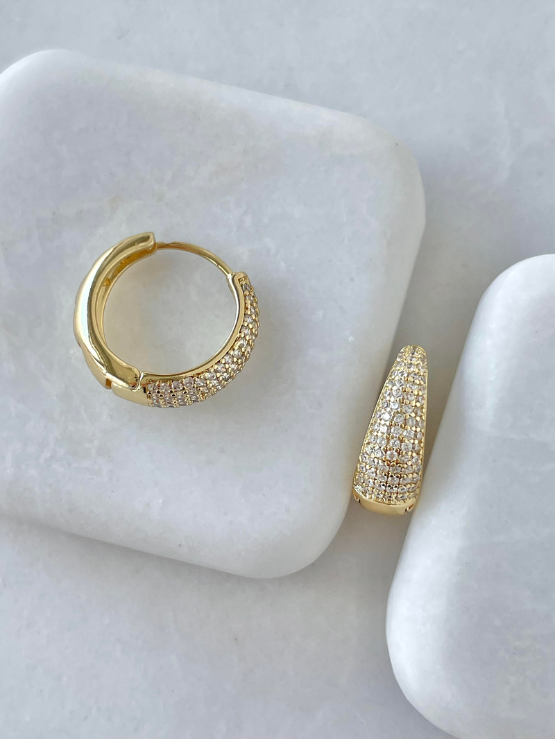 Özel Seri Gömme Taşlı Damla Model Küpe Gold