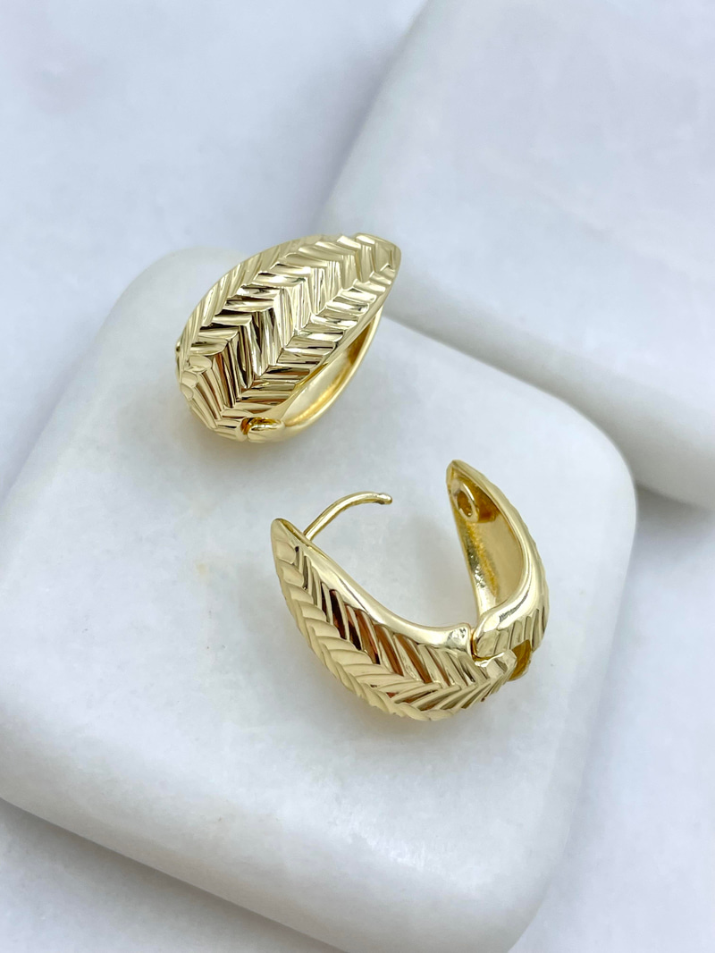 Altın Kaplama Kabartmalı Yaprak Küpe 2 cm Gold
