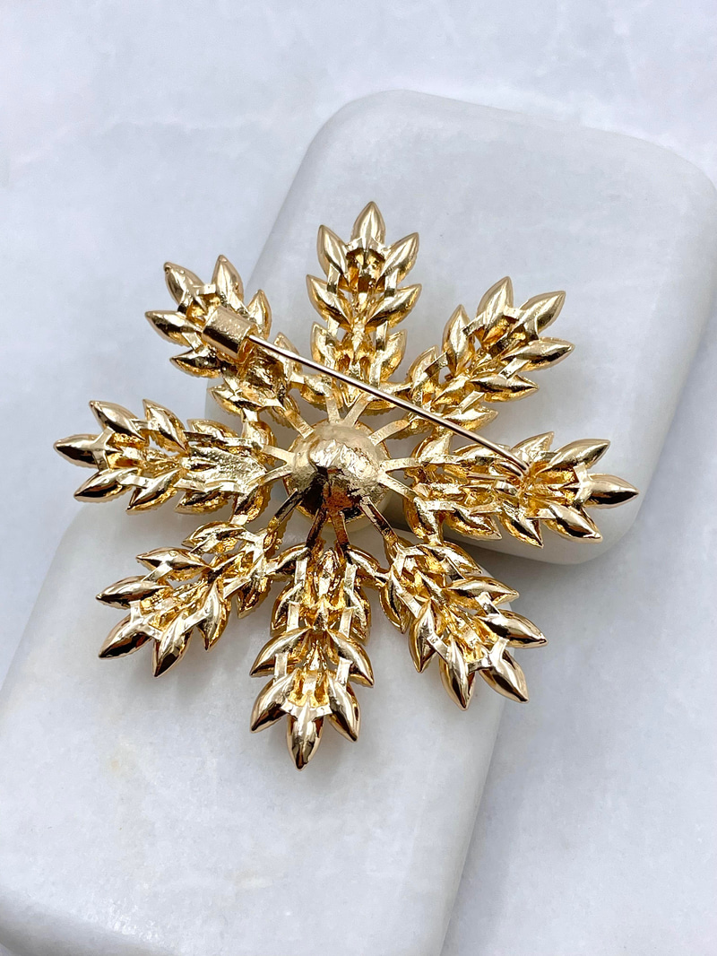 İncili Kristal Taşlı Çiçek Broş Gold