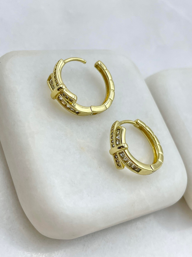 Özel Seri Gold Detaylı Gömme ve Kristal Taşlı Halka Küpe Gold