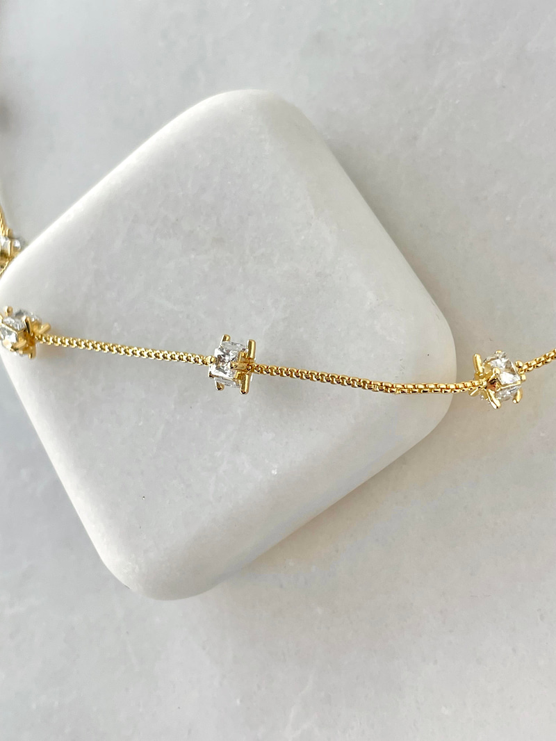 Altın Kaplama Küp Kristal Taşlı Kolye Gold