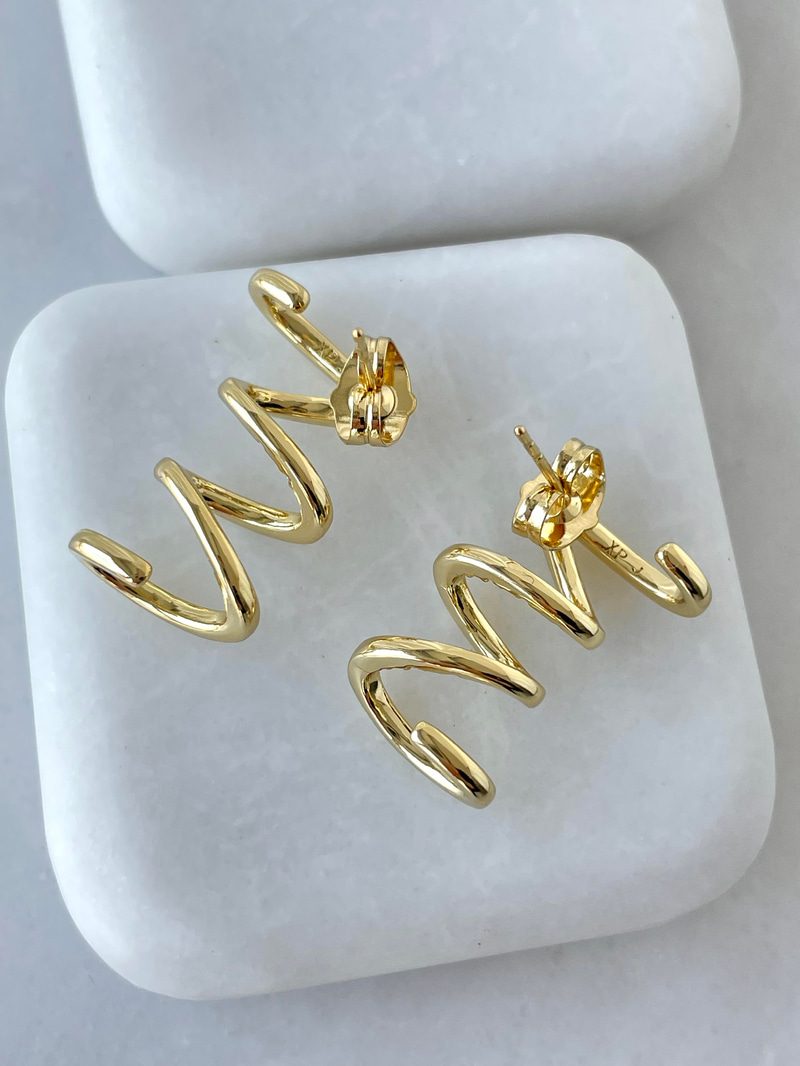 Özel Seri Gömme Taşlı Kıvrım Küpe Gold