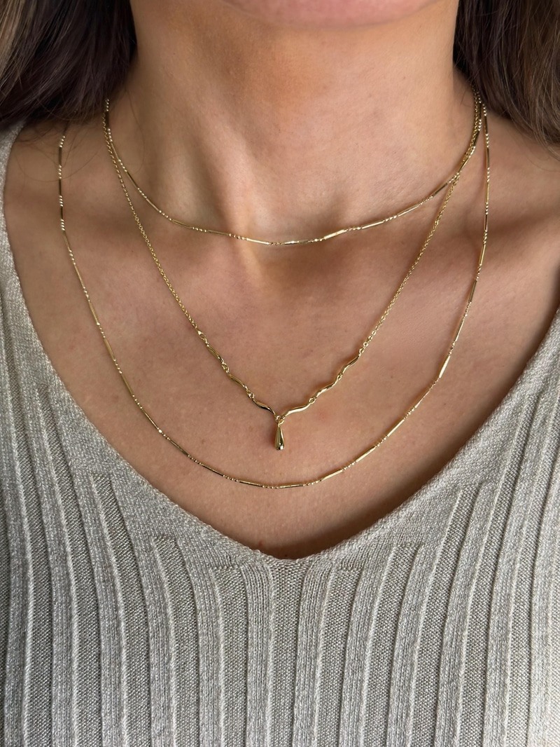 Altın Kaplama Su Damlası Sallantılı Minimal Kolye Gold