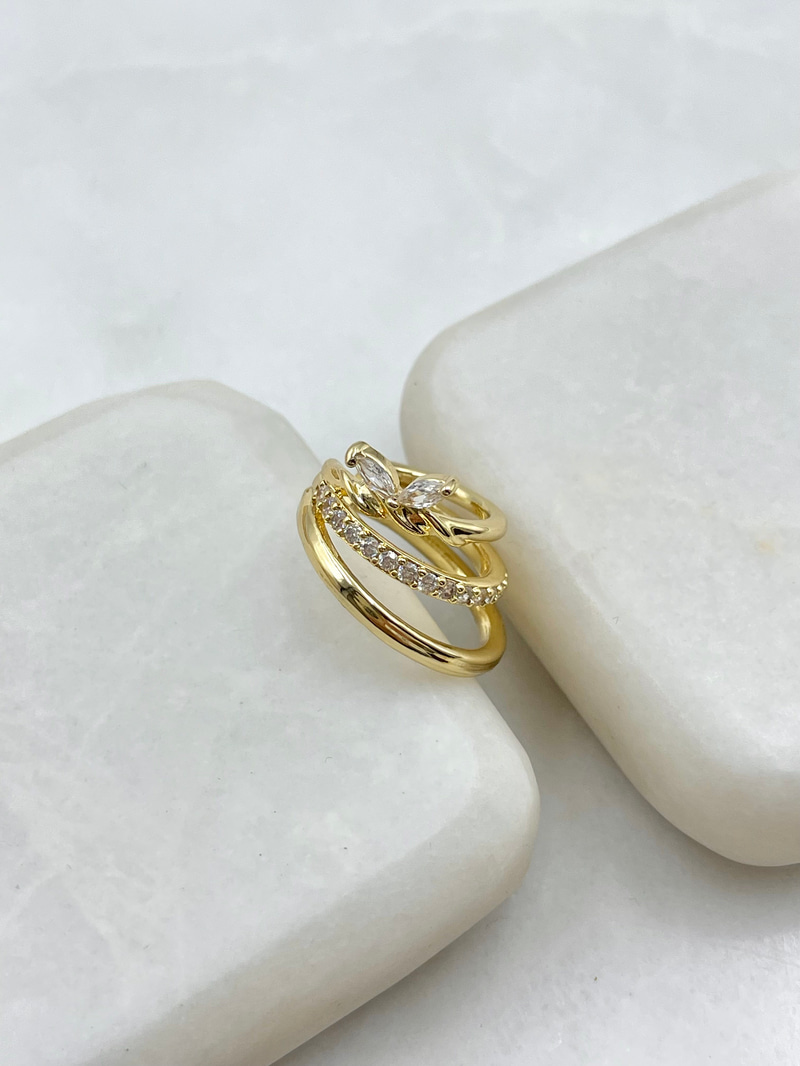 Kristal Taşlı Kelebek Model Üçlü Kıkırdak Küpe Gold