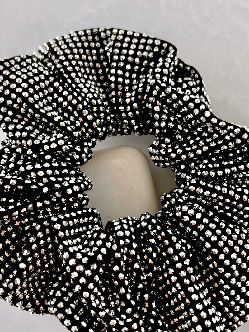 Parlak Taşlı Scrunchie Toka Gümüş
