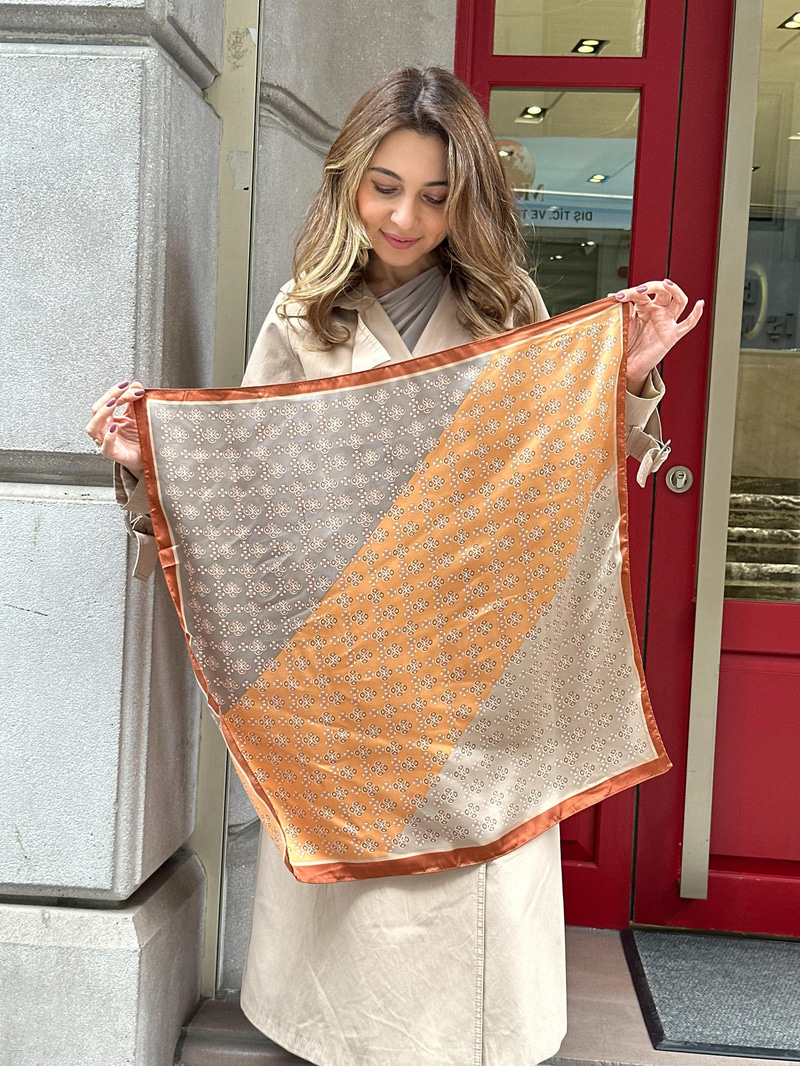 Üç Renkli Çapraz Desenli Kahve Bandana Fular 70x70 cm Renkli