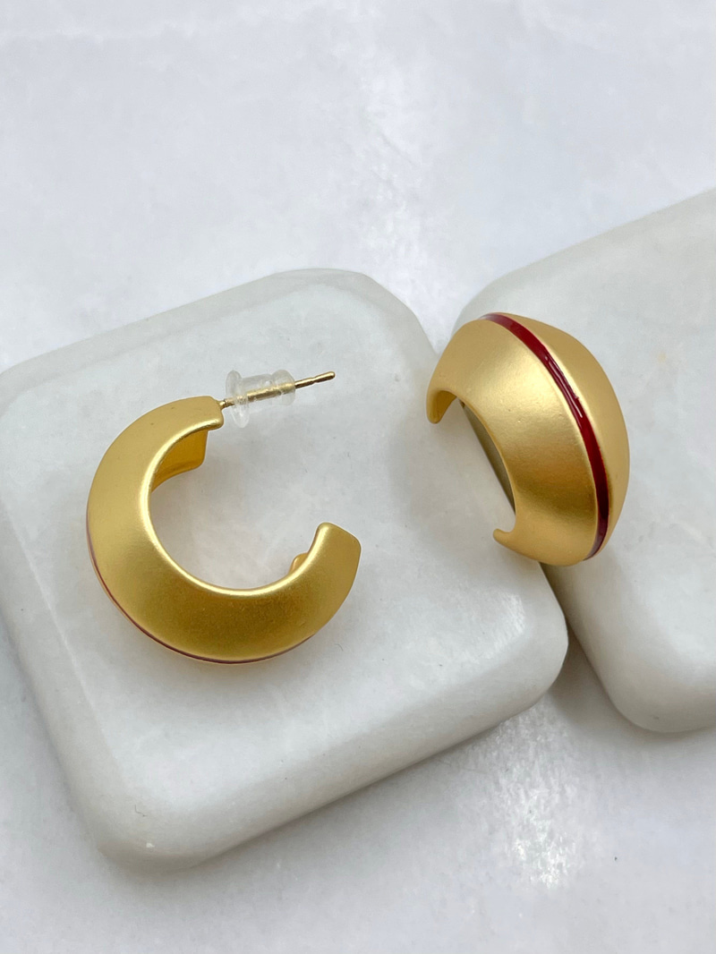 Kırmızı Mineli Tasarım Halka Mat Küpe Gold