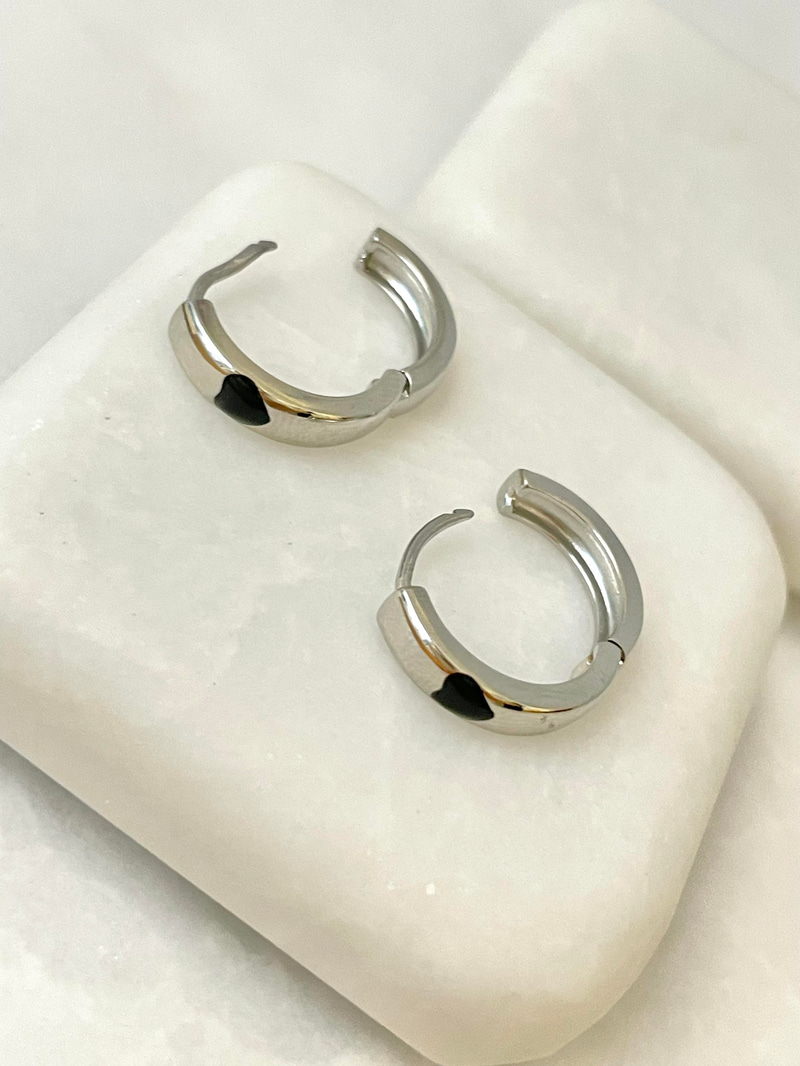 Özel Seri Siyah Kalp Detaylı Halka Küpe Gümüş