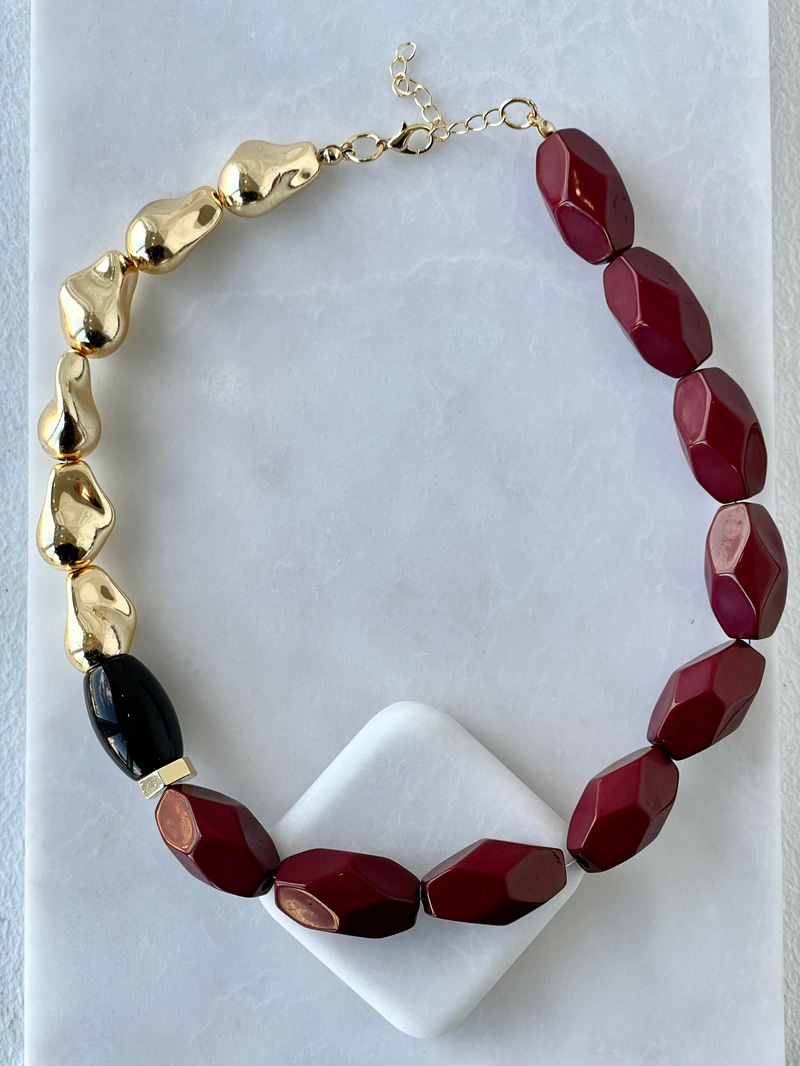 Siyah Detaylı Gold ve Bordo Kolye