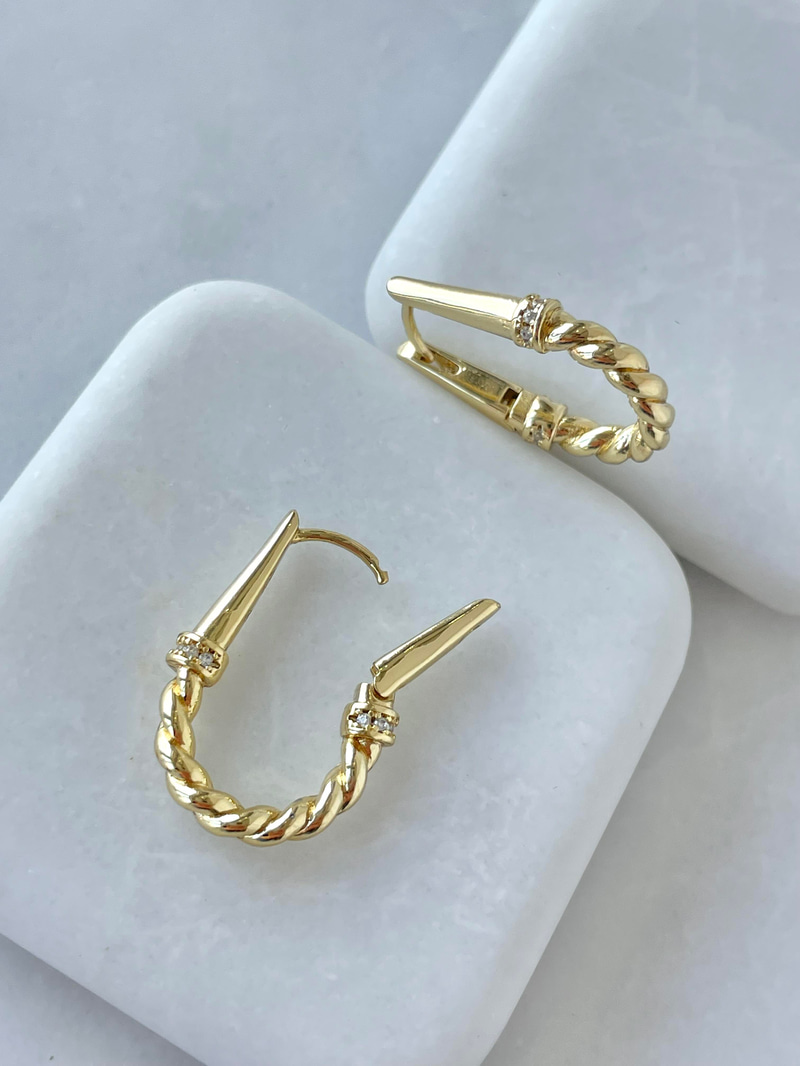 Özel Seri Burgu Model U Küpe Gold