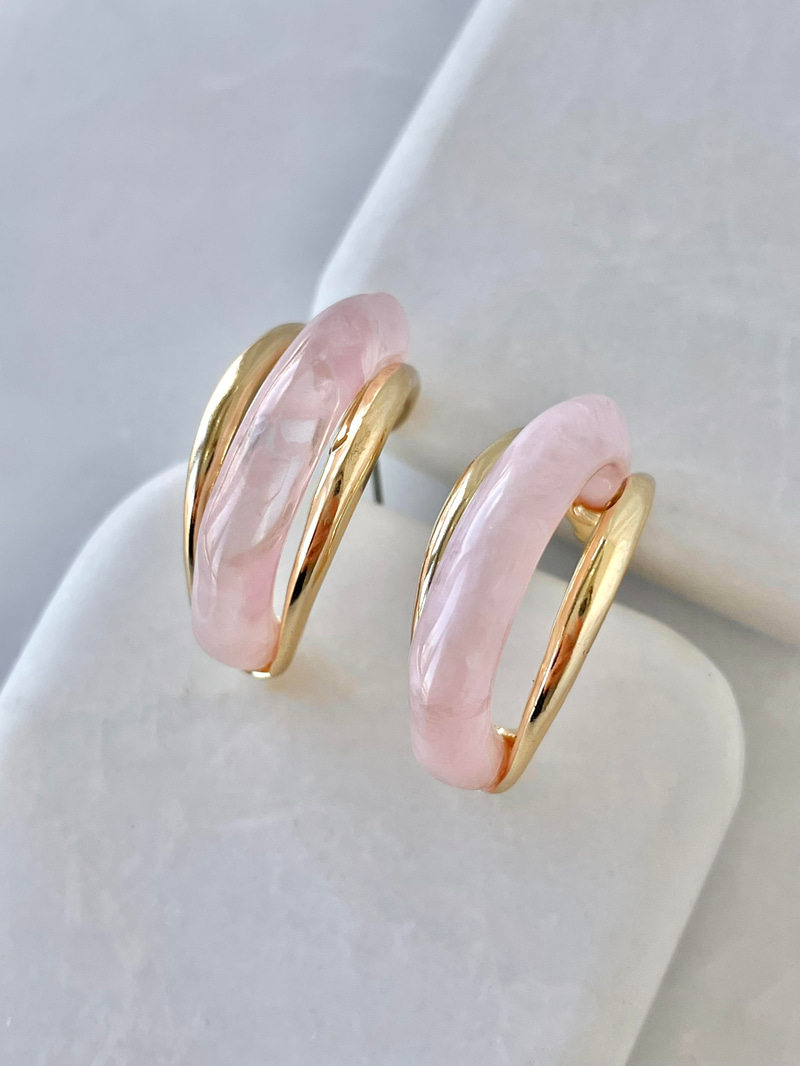 Gold Detaylı Akrilik Küpe Pembe