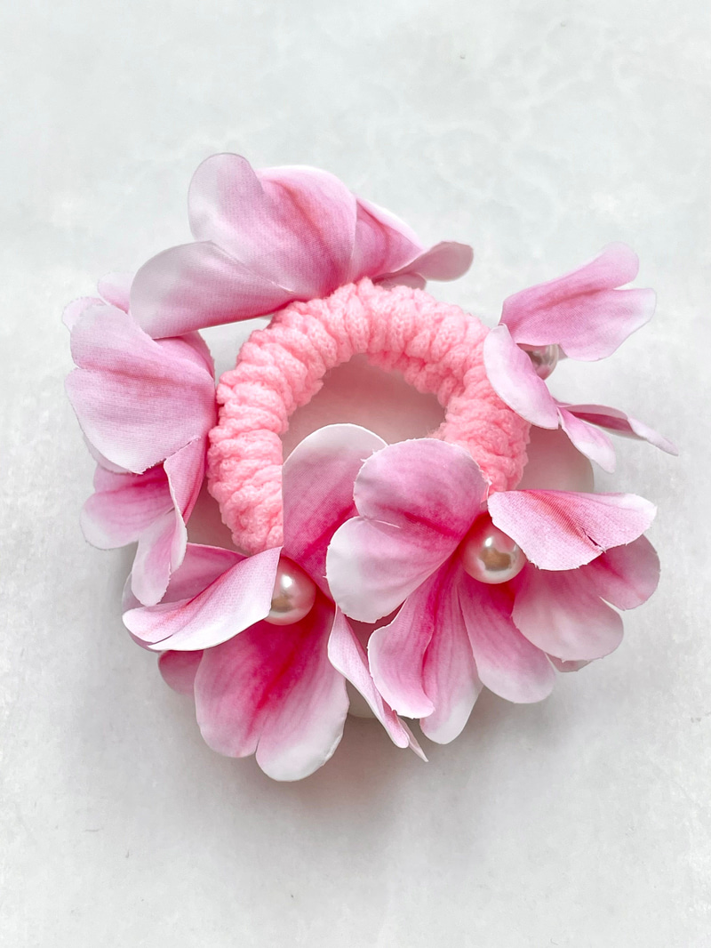 Dizi İnci Çiçekli Scrunchie Toka Toz Pembe