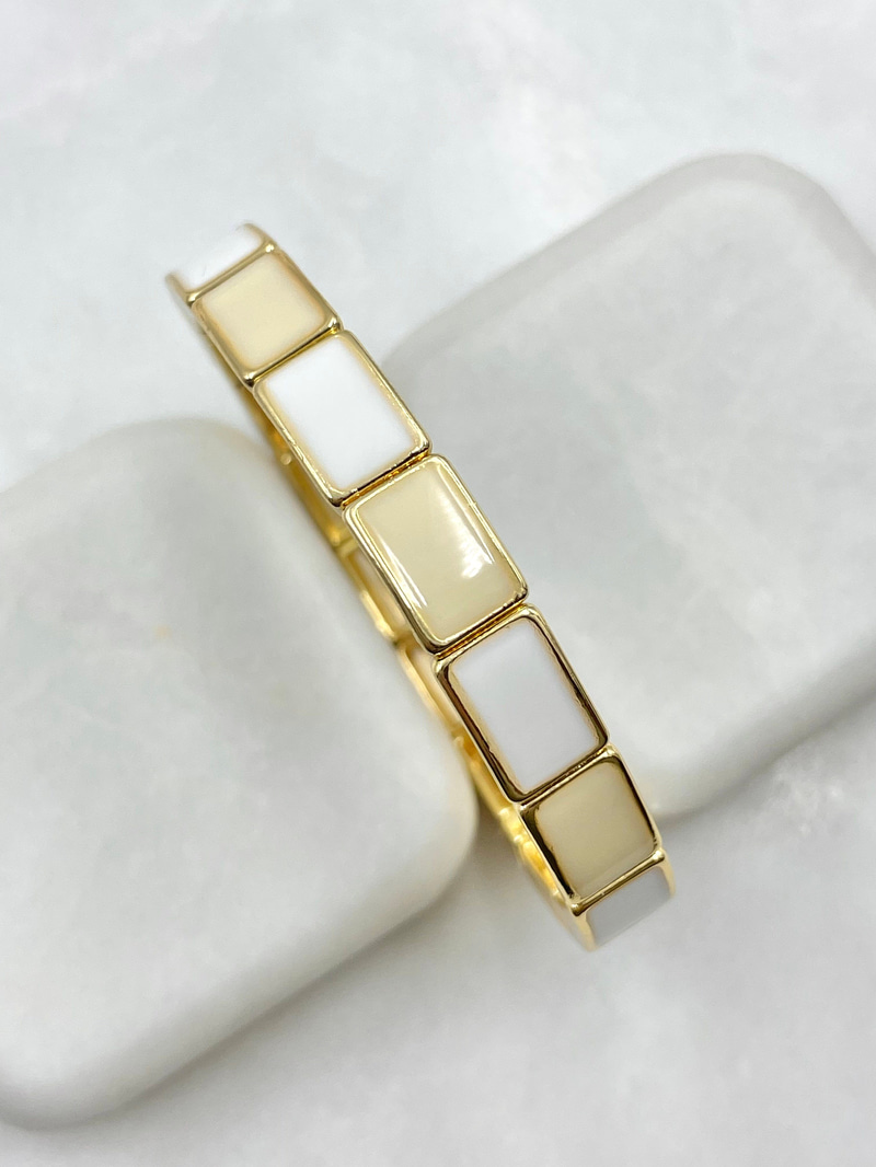 Beyaz Detaylı Dikdörtgen Porselen Lastik Bileklik Gold