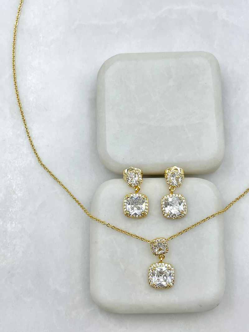 Özel Seri Büyük Küçük Kristal Kare Kolye ve Küpe Seti Gold