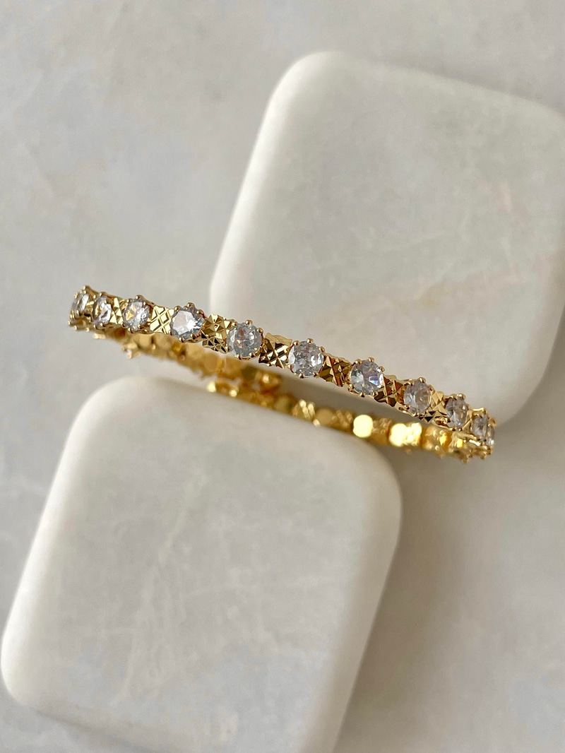 Altın Kaplama Kristal Taşlı İşlemeli Yaylı Bileklik Gold