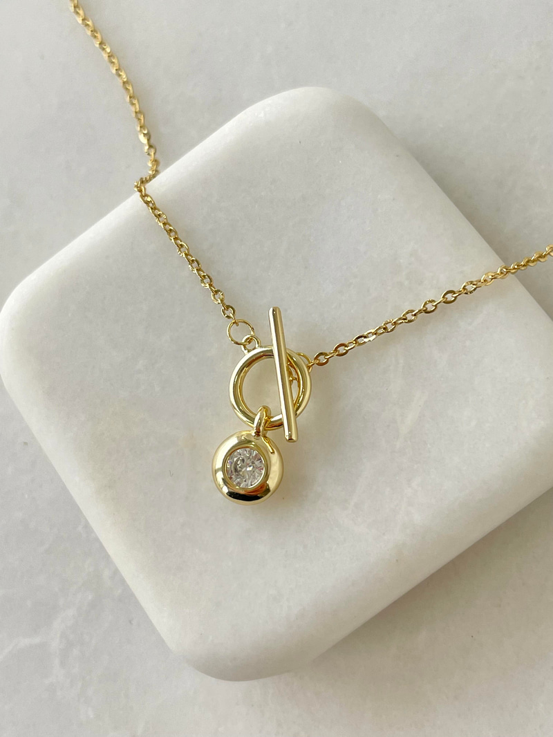 Özel Seri Kristal Taşlı Önden Kilit Kolye Gold