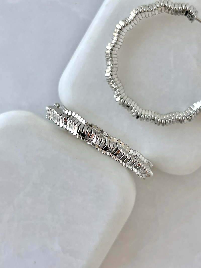 Özel Seri Tırtıklı Gümüş Renk Halka Küpe