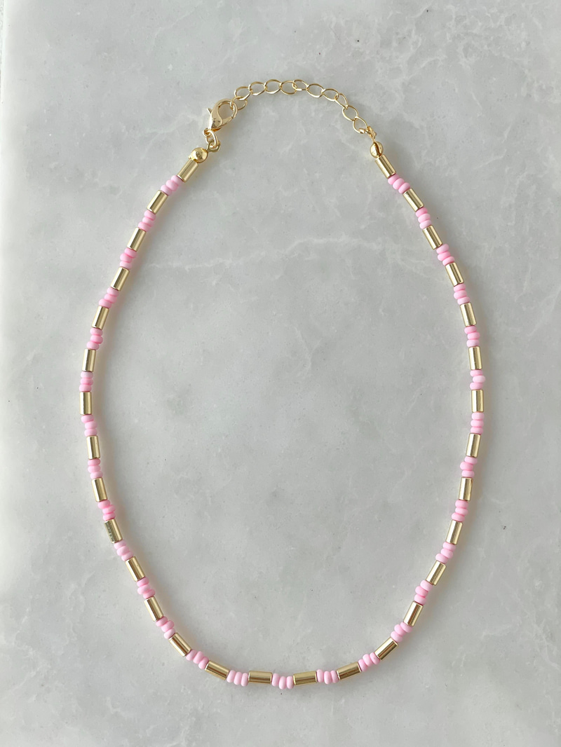 Boru Gold Detay Renkli Boncuk Kolye Pembe
